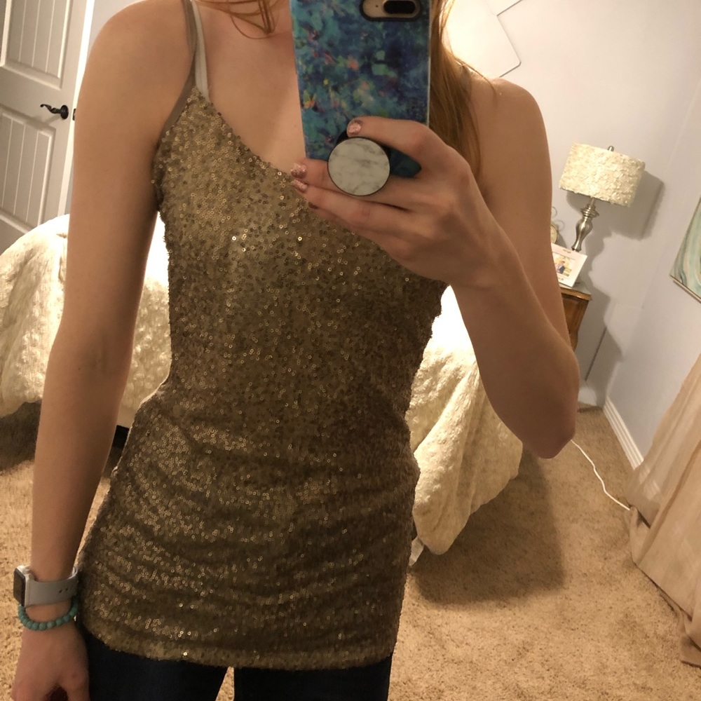 MOVING SALE-❤️Buckle gold sequin tank